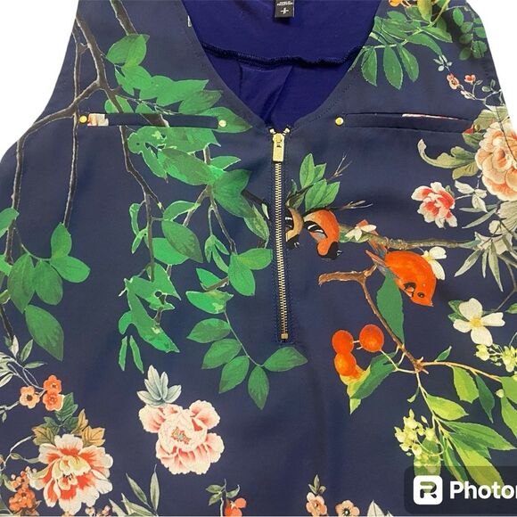 EXPRESS Navy Floral and Bird Print V-Neck Tank - Picture 3 of 6